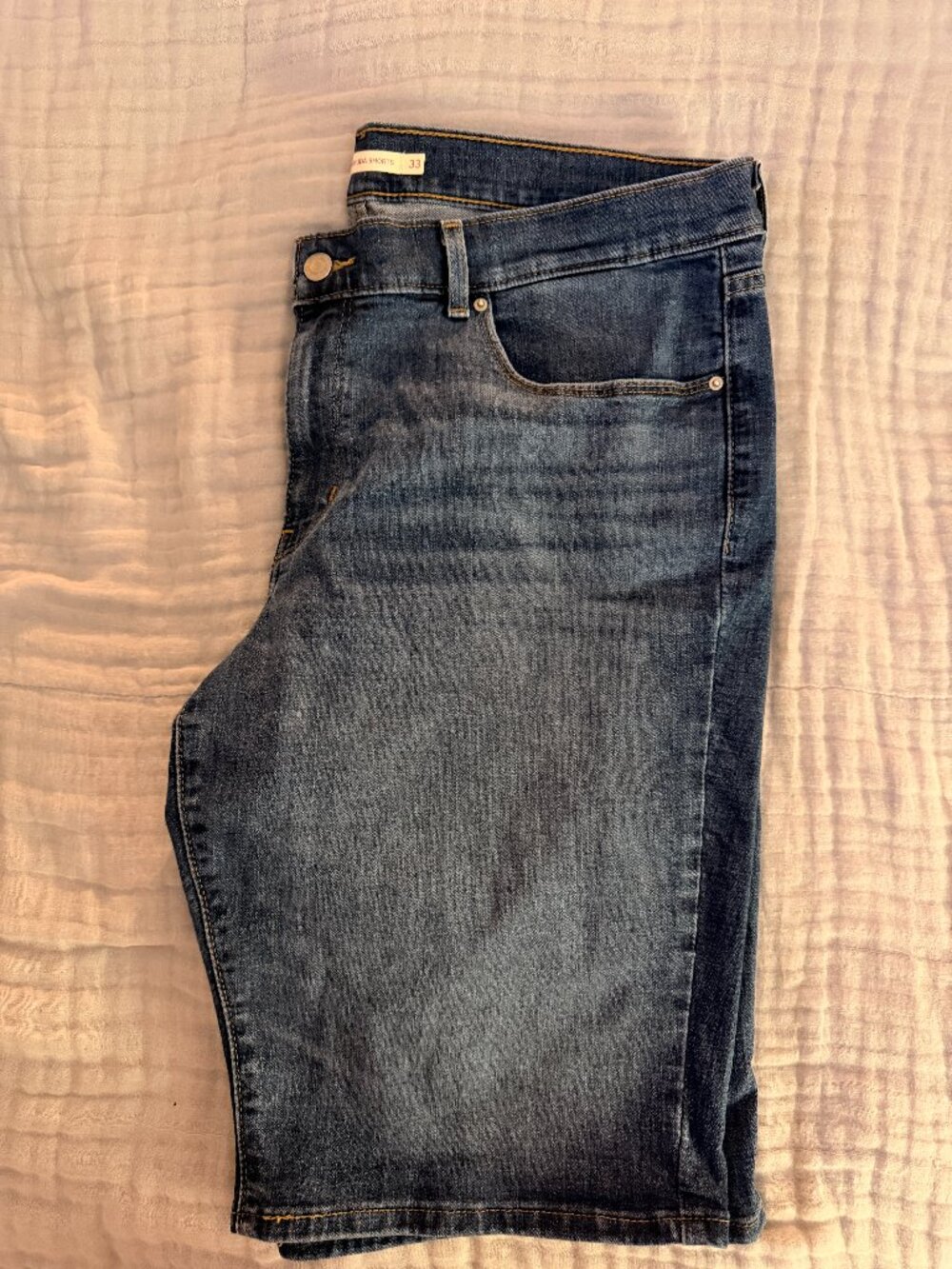 NWOT - Levi's Classic Bermuda Shorts - Size 33